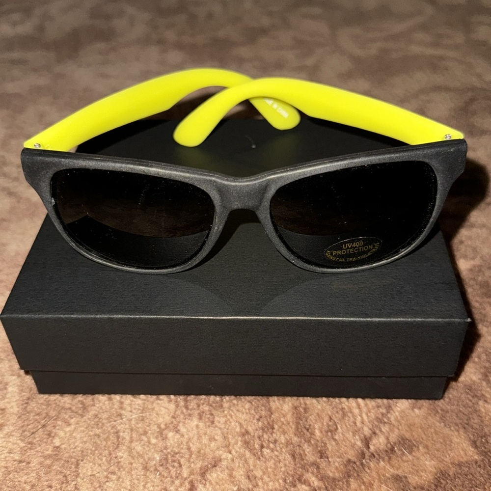 Sunglasses plastic black neon yellow UV400 protection fashion fun glasses UNISEX